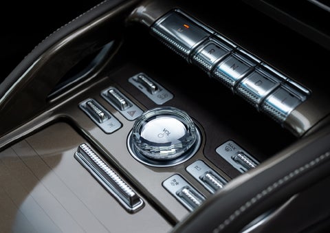 A crystal-inspired volume knob is shown in the center floor console of a 2024 Lincoln Nautilus® SUV. | Preston Lincoln in Hurlock MD